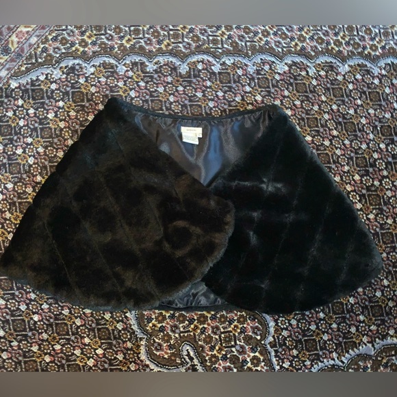 Sashimi Accessories - Black velvet shawl stole, great condition, classy and fully lined.